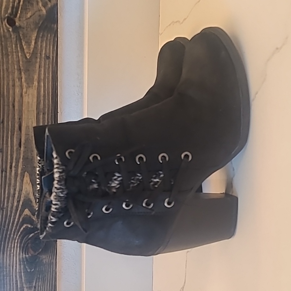 BOOTIES
